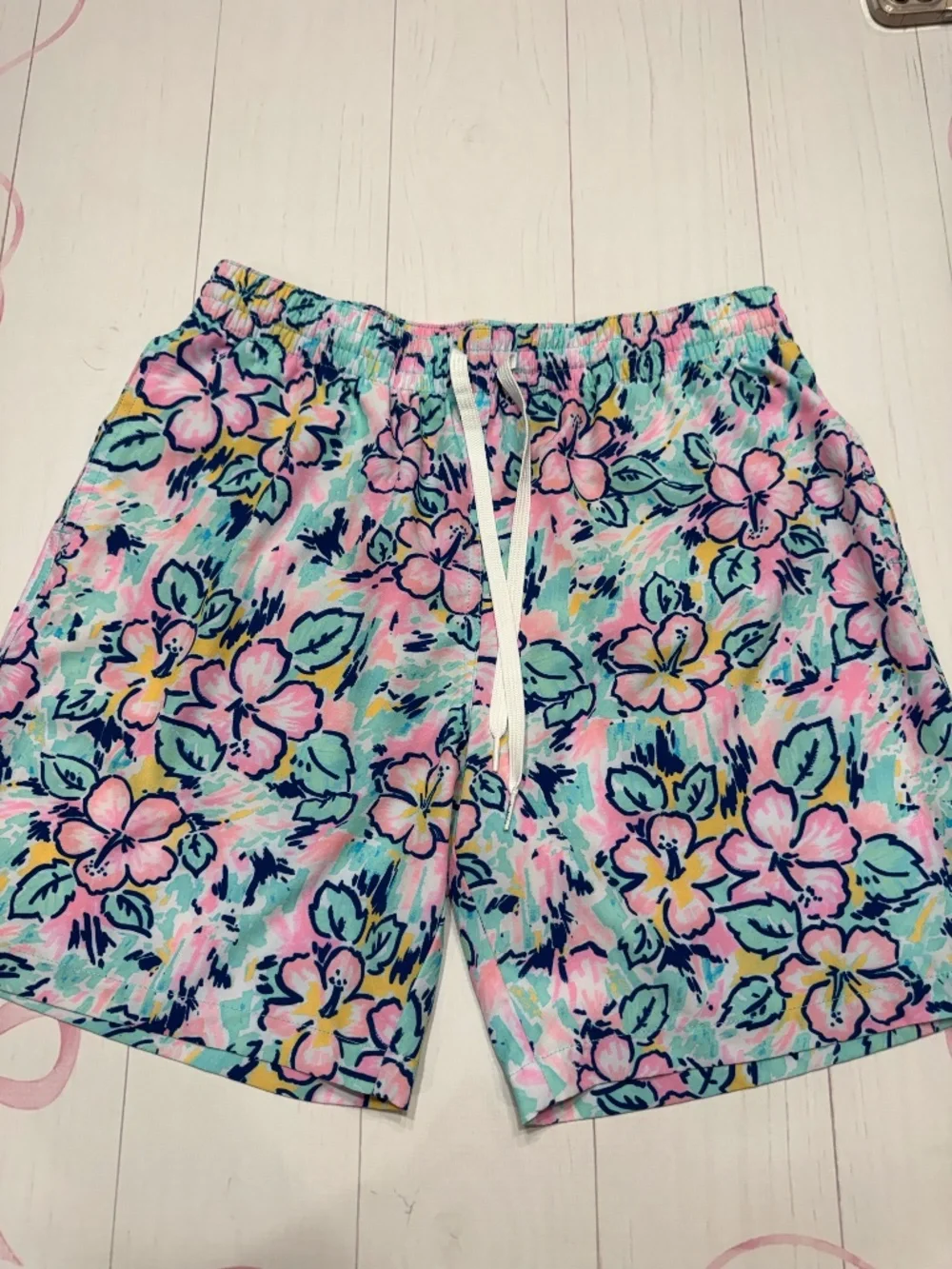 Chubbies Vacation Blooms Stretch Swim Trunks Size L